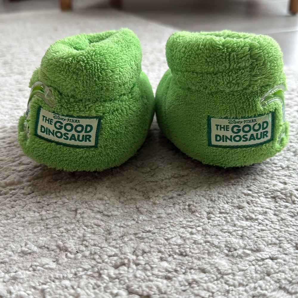 *LIKE NEW* Disney Pixar Arlo the Good Dinosaur Slippers -Boys & Girls- Size 5-6 - Picture 4 of 6